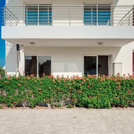 Cozy 2 Bedroom Family With Pool