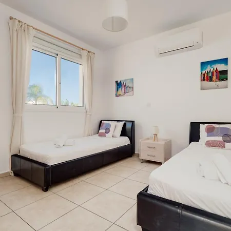 Cozy 2 Bedroom Family W/ Pool Apartment Protaras
