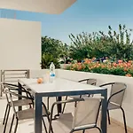 Cozy 2 Bedroom Family With Pool *