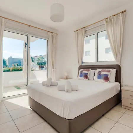 Cozy 2 Bedroom Family W/ Pool Apartament Protaras