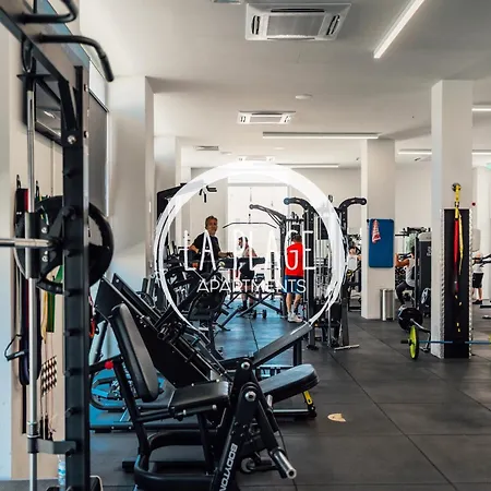 Cozy 2 Bedroom Family W/ Pool Apartament *