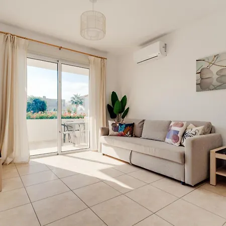 Cozy 2 Bedroom Family With Pool Protaras