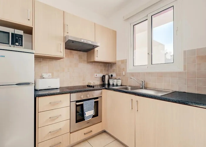 Cozy 2 Bedroom Family W/ Pool *