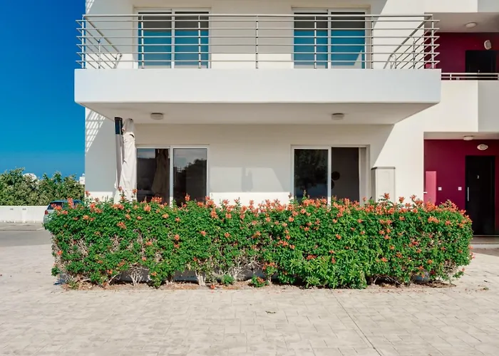 Cozy 2 Bedroom Family W/ Pool