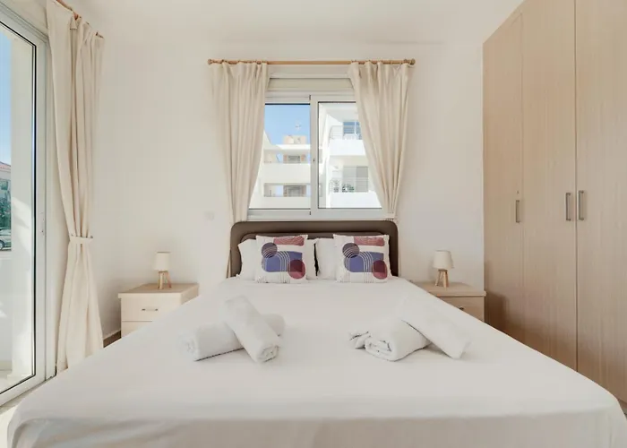 Cozy 2 Bedroom Family W/ Pool *