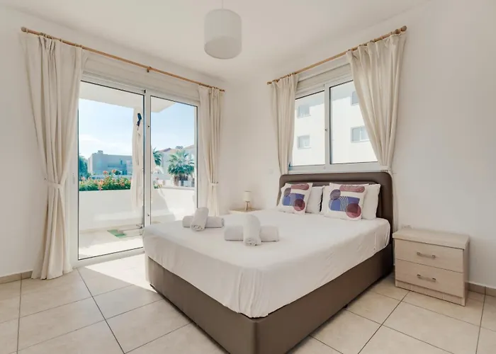 Cozy 2 Bedroom Family W/ Pool Apartmán Protaras