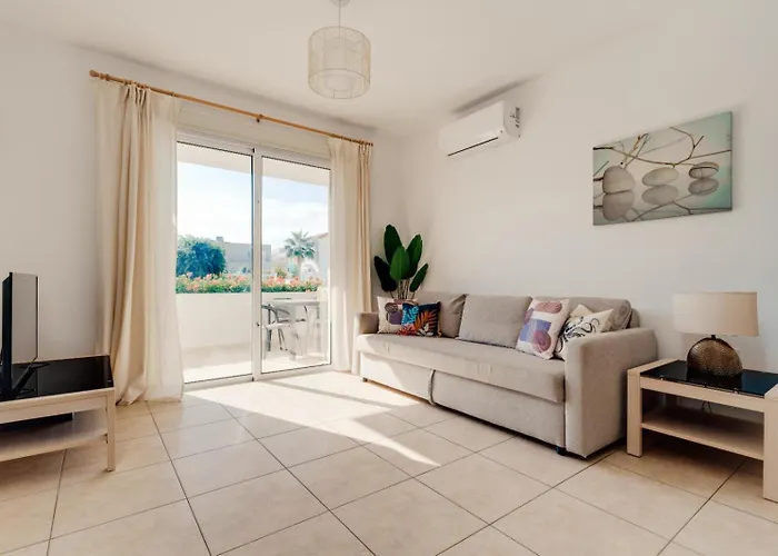 Cozy 2 Bedroom Family W/ Pool Protaras